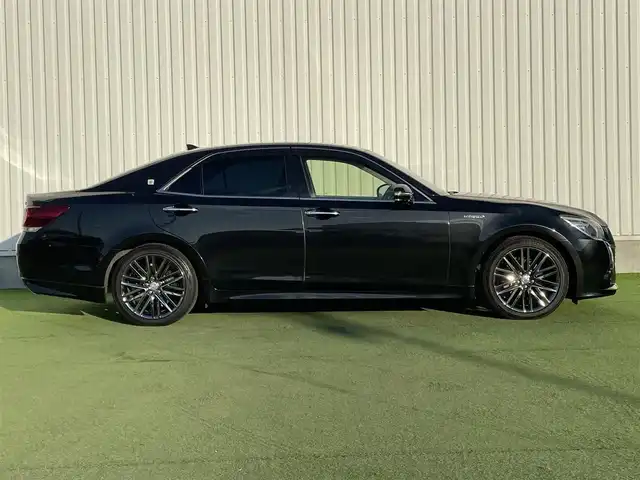 トヨタ クラウン ハイブリッド アスリートG 香川県 2013(平25)年 7.8万km プレシャスブラックパール プリクラッシュセーフティシステム/純正8インチナビゲーション/【AM/FM/BT/TV】/パノラミックビューモニター/ブラックレザーシート/シートヒーター/シートメモリー/ベンチレーション/インテリジェントクリアランスソナー/パワーシート/ビルトインETC/革巻きステアリング/ステアリングリモコン/レーダークルーズコントロール/HIDライト/フォグランプ/純正18インチアルミホイール/純正フロアマット/スマートキー/プッシュスタート