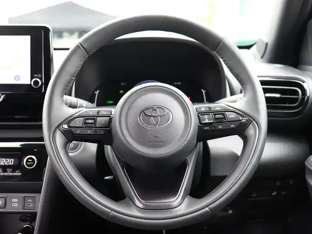 トヨタ ヤリスクロス ハイブリッド Z 神奈川県 2025(令7)年 0.8万km ブラックマイカ/プラチナホワイトパールマイカ ワンオーナー/トヨタセーフティセンス/ディスプレイオーディオナビ/Bluetooth/フルセグテレビ/パノラミックビューモニター/ブラインドスポットモニター/ステアリングヒーター/フルLEDヘッドランプ/パワーシート/シートヒーター/アダプティブクルーズコントロール/プッシュスタート/ETC2.0/保証書/スペアスマートキー