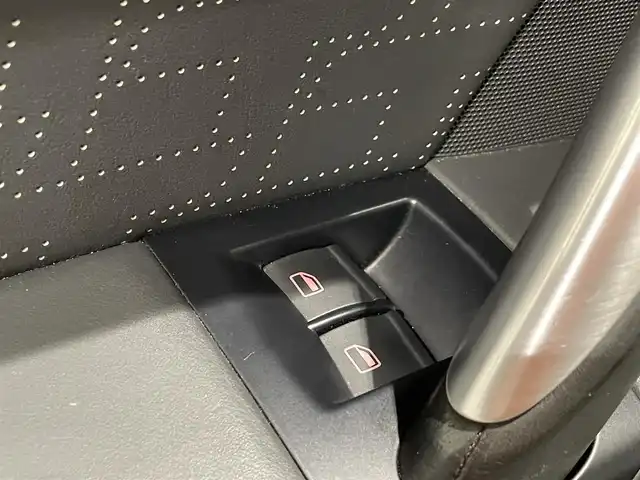 アウディ ＴＴＲＳ クーペ 愛知県 2010(平22)年 5.1万km 紺Ｍ ＲＡＹＳアルミホイール　/車高調　/スポーツレザーシート/シートヒーター　/純正ナビ　/Ｂｌｕｅｔｏｏｔｈ　/フルセグＴＶ　/ＨＤＤ　/クルーズコントロール　/ＥＴＣ/HID/ウィンカーミラー