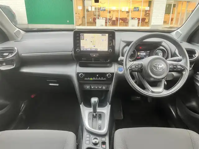 トヨタ ヤリスクロス ハイブリッド G 島根県 2021(令3)年 5.8万km センシュアルレッドマイカ 4WD/純正メモリナビ　/(AM/FM/フルセグTV/Ｂｌｕｅｔｏｏｔｈ接続)/前後ドライブレコーダー　/ビルトインＥＴＣ　/バックカメラ/クルーズコントロール　/ブラインドスポットモニター/前後コーナーセンサー　/レーンアシスト/プリクラッシュセーフティ　/パワーバックドア　/前席シートヒーター/ステアリングヒーター/電動パーキングブレーキ/オートホールド　/オートハイビーム／ライト　/純正16インチアルミホイール/純正フロアマット/スペアキー1本