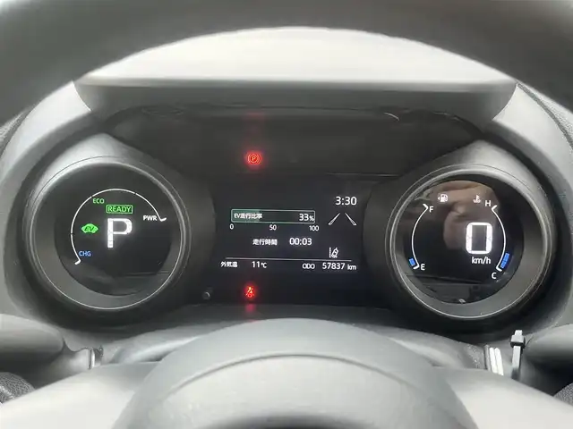 トヨタ ヤリスクロス ハイブリッド G 島根県 2021(令3)年 5.8万km センシュアルレッドマイカ 4WD/純正メモリナビ　/(AM/FM/フルセグTV/Ｂｌｕｅｔｏｏｔｈ接続)/前後ドライブレコーダー　/ビルトインＥＴＣ　/バックカメラ/クルーズコントロール　/ブラインドスポットモニター/前後コーナーセンサー　/レーンアシスト/プリクラッシュセーフティ　/パワーバックドア　/前席シートヒーター/ステアリングヒーター/電動パーキングブレーキ/オートホールド　/オートハイビーム／ライト　/純正16インチアルミホイール/純正フロアマット/スペアキー1本