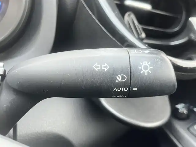 トヨタ ヤリスクロス ハイブリッド G 島根県 2021(令3)年 5.8万km センシュアルレッドマイカ 4WD/純正メモリナビ　/(AM/FM/フルセグTV/Ｂｌｕｅｔｏｏｔｈ接続)/前後ドライブレコーダー　/ビルトインＥＴＣ　/バックカメラ/クルーズコントロール　/ブラインドスポットモニター/前後コーナーセンサー　/レーンアシスト/プリクラッシュセーフティ　/パワーバックドア　/前席シートヒーター/ステアリングヒーター/電動パーキングブレーキ/オートホールド　/オートハイビーム／ライト　/純正16インチアルミホイール/純正フロアマット/スペアキー1本