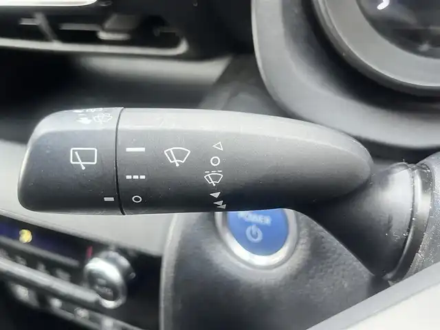 トヨタ ヤリスクロス ハイブリッド G 島根県 2021(令3)年 5.8万km センシュアルレッドマイカ 4WD/純正メモリナビ　/(AM/FM/フルセグTV/Ｂｌｕｅｔｏｏｔｈ接続)/前後ドライブレコーダー　/ビルトインＥＴＣ　/バックカメラ/クルーズコントロール　/ブラインドスポットモニター/前後コーナーセンサー　/レーンアシスト/プリクラッシュセーフティ　/パワーバックドア　/前席シートヒーター/ステアリングヒーター/電動パーキングブレーキ/オートホールド　/オートハイビーム／ライト　/純正16インチアルミホイール/純正フロアマット/スペアキー1本