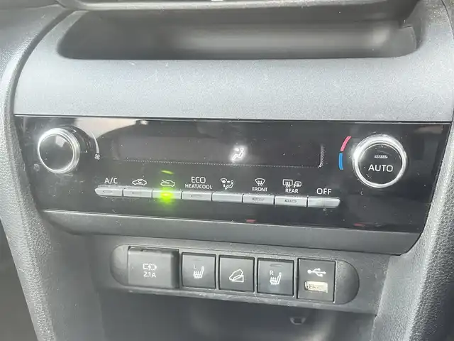 トヨタ ヤリスクロス ハイブリッド G 島根県 2021(令3)年 5.8万km センシュアルレッドマイカ 4WD/純正メモリナビ　/(AM/FM/フルセグTV/Ｂｌｕｅｔｏｏｔｈ接続)/前後ドライブレコーダー　/ビルトインＥＴＣ　/バックカメラ/クルーズコントロール　/ブラインドスポットモニター/前後コーナーセンサー　/レーンアシスト/プリクラッシュセーフティ　/パワーバックドア　/前席シートヒーター/ステアリングヒーター/電動パーキングブレーキ/オートホールド　/オートハイビーム／ライト　/純正16インチアルミホイール/純正フロアマット/スペアキー1本