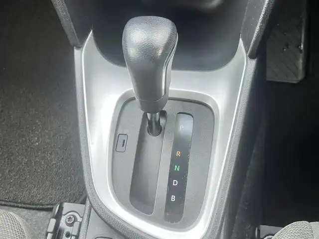 トヨタ ヤリスクロス ハイブリッド G 島根県 2021(令3)年 5.8万km センシュアルレッドマイカ 4WD/純正メモリナビ　/(AM/FM/フルセグTV/Ｂｌｕｅｔｏｏｔｈ接続)/前後ドライブレコーダー　/ビルトインＥＴＣ　/バックカメラ/クルーズコントロール　/ブラインドスポットモニター/前後コーナーセンサー　/レーンアシスト/プリクラッシュセーフティ　/パワーバックドア　/前席シートヒーター/ステアリングヒーター/電動パーキングブレーキ/オートホールド　/オートハイビーム／ライト　/純正16インチアルミホイール/純正フロアマット/スペアキー1本