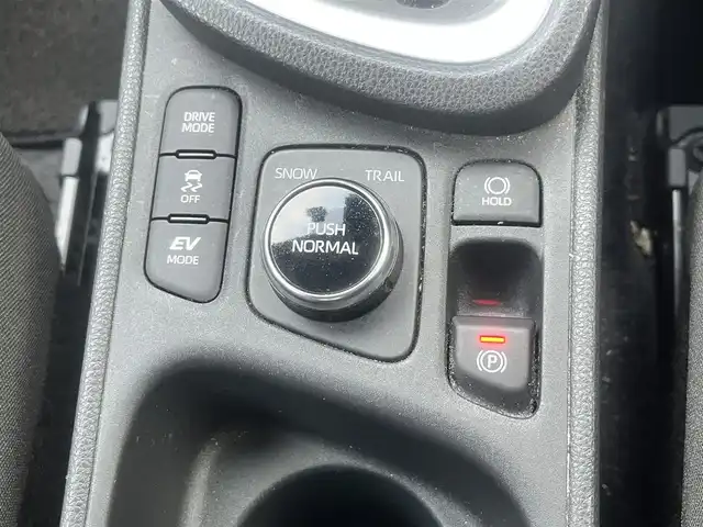 トヨタ ヤリスクロス ハイブリッド G 島根県 2021(令3)年 5.8万km センシュアルレッドマイカ 4WD/純正メモリナビ　/(AM/FM/フルセグTV/Ｂｌｕｅｔｏｏｔｈ接続)/前後ドライブレコーダー　/ビルトインＥＴＣ　/バックカメラ/クルーズコントロール　/ブラインドスポットモニター/前後コーナーセンサー　/レーンアシスト/プリクラッシュセーフティ　/パワーバックドア　/前席シートヒーター/ステアリングヒーター/電動パーキングブレーキ/オートホールド　/オートハイビーム／ライト　/純正16インチアルミホイール/純正フロアマット/スペアキー1本