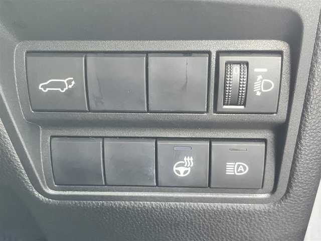 トヨタ ヤリスクロス ハイブリッド G 島根県 2021(令3)年 5.8万km センシュアルレッドマイカ 4WD/純正メモリナビ　/(AM/FM/フルセグTV/Ｂｌｕｅｔｏｏｔｈ接続)/前後ドライブレコーダー　/ビルトインＥＴＣ　/バックカメラ/クルーズコントロール　/ブラインドスポットモニター/前後コーナーセンサー　/レーンアシスト/プリクラッシュセーフティ　/パワーバックドア　/前席シートヒーター/ステアリングヒーター/電動パーキングブレーキ/オートホールド　/オートハイビーム／ライト　/純正16インチアルミホイール/純正フロアマット/スペアキー1本