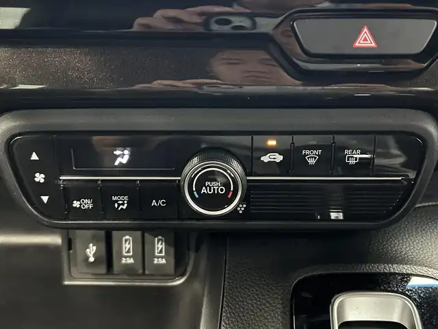 ホンダ Ｎ ＢＯＸ カスタム G L ターボ ホンダセンシング 鹿児島県 2018(平30)年 6.9万km プレミアムベルベットパープル・パール ホンダセンシング/・衝突軽減ブレーキ/・誤発進抑制機能（前後）/・歩行者事故低減ステアリング/・路外逸脱抑制機能/・アダプティブクルーズコントロール/・車線維持支援システム/・オートハイビーム/・先行車発進お知らせ機能/・標識認識機能/純正8インチSDナビ【VXU-185NBi】/（CD/DVD/フルセグ/Bluetooth/SD/USB）/バックカメラ/ビルトインETC/社外前方ドライブレコーダー【HDR-751G】/両側パワースライドドア/革巻きステアリング/ステアリングリモコン/パドルシフト/ハーフレザーシート/チップアップシート/電動格納ミラー/純正LEDヘッドライト/フロントフォグランプ/オートライト/シーケンシャルウィンカー/後席サンシェード/純正フロアマット＋ラバーマット/純正15インチアルミ/純正ドアバイザー