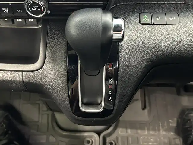 ホンダ Ｎ ＢＯＸ カスタム G L ターボ ホンダセンシング 鹿児島県 2018(平30)年 6.9万km プレミアムベルベットパープル・パール ホンダセンシング/・衝突軽減ブレーキ/・誤発進抑制機能（前後）/・歩行者事故低減ステアリング/・路外逸脱抑制機能/・アダプティブクルーズコントロール/・車線維持支援システム/・オートハイビーム/・先行車発進お知らせ機能/・標識認識機能/純正8インチSDナビ【VXU-185NBi】/（CD/DVD/フルセグ/Bluetooth/SD/USB）/バックカメラ/ビルトインETC/社外前方ドライブレコーダー【HDR-751G】/両側パワースライドドア/革巻きステアリング/ステアリングリモコン/パドルシフト/ハーフレザーシート/チップアップシート/電動格納ミラー/純正LEDヘッドライト/フロントフォグランプ/オートライト/シーケンシャルウィンカー/後席サンシェード/純正フロアマット＋ラバーマット/純正15インチアルミ/純正ドアバイザー