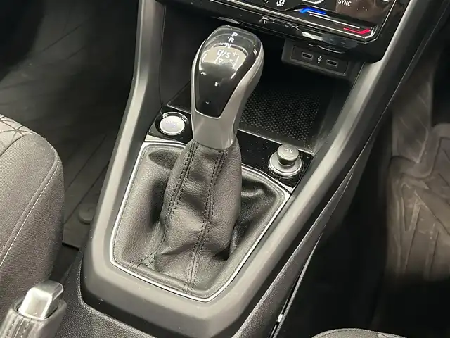 フォルクスワーゲン ＶＷ Ｔ－クロス TSI アクティブ 岡山県 2022(令4)年 1.1万km グレー ワンオーナー/メモリナビ/バックカメラ/アイドリングストップ/アダプティブクルーズコントロール/プッシュスタート/ETC2.0/Android Auto/Apple CarPlay/Mirror　Link/ブラインド・スポット・ディテクション/純正アルミ付きサマータイヤ4本/LEDヘッドライト/ライトアシスト/ACC/レーンキーピングアシストシステム/疲労検知システム/プロアクティブ・オキュマント・プロテクション/パークディスタンスコントロール/ドアバイザー