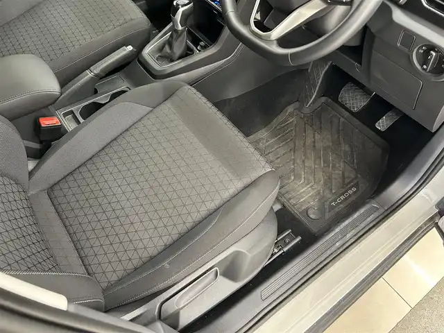 フォルクスワーゲン ＶＷ Ｔ－クロス TSI アクティブ 岡山県 2022(令4)年 1.1万km グレー ワンオーナー/メモリナビ/バックカメラ/アイドリングストップ/アダプティブクルーズコントロール/プッシュスタート/ETC2.0/Android Auto/Apple CarPlay/Mirror　Link/ブラインド・スポット・ディテクション/純正アルミ付きサマータイヤ4本/LEDヘッドライト/ライトアシスト/ACC/レーンキーピングアシストシステム/疲労検知システム/プロアクティブ・オキュマント・プロテクション/パークディスタンスコントロール/ドアバイザー