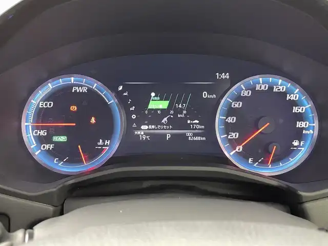 トヨタ クラウン ハイブリッド RS 熊本県 2019(平31)年 8.3万km ホワイトパールクリスタルシャイン 純正ナビ（ＣＤ・ＤＶＤ・フルセグ・ＢＴ・ＡＵＸ・ＵＳＢ）/バックカメラ　/ドライブレコーダー　/ＥＴＣ　/前後クリアランスソナー　/前席シートヒーター　/前席エアーシート　/前席パワーシート/トヨタセーフティーセンス/・プリクラッシュセーフティ/・レーダークルーズコントロール/・標識認識システム/・オートマチックハイビーム/横滑り防止/アイドリングストップ/純正フロアマット/純正１８インチAW/オートライト/LEDヘッドライト/フォグライト/スマートキー/プッシュスタート/保証書/取扱説明書