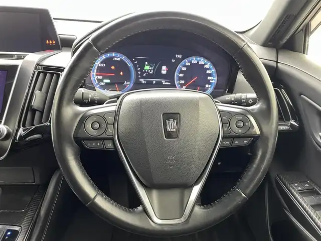 トヨタ クラウン ハイブリッド RS 熊本県 2019(平31)年 8.3万km ホワイトパールクリスタルシャイン 純正ナビ（ＣＤ・ＤＶＤ・フルセグ・ＢＴ・ＡＵＸ・ＵＳＢ）/バックカメラ　/ドライブレコーダー　/ＥＴＣ　/前後クリアランスソナー　/前席シートヒーター　/前席エアーシート　/前席パワーシート/トヨタセーフティーセンス/・プリクラッシュセーフティ/・レーダークルーズコントロール/・標識認識システム/・オートマチックハイビーム/横滑り防止/アイドリングストップ/純正フロアマット/純正１８インチAW/オートライト/LEDヘッドライト/フォグライト/スマートキー/プッシュスタート/保証書/取扱説明書
