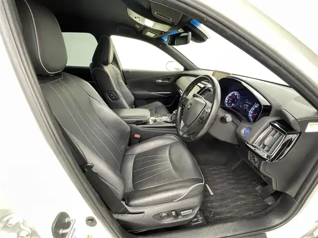 トヨタ クラウン ハイブリッド RS 熊本県 2019(平31)年 8.3万km ホワイトパールクリスタルシャイン 純正ナビ（ＣＤ・ＤＶＤ・フルセグ・ＢＴ・ＡＵＸ・ＵＳＢ）/バックカメラ　/ドライブレコーダー　/ＥＴＣ　/前後クリアランスソナー　/前席シートヒーター　/前席エアーシート　/前席パワーシート/トヨタセーフティーセンス/・プリクラッシュセーフティ/・レーダークルーズコントロール/・標識認識システム/・オートマチックハイビーム/横滑り防止/アイドリングストップ/純正フロアマット/純正１８インチAW/オートライト/LEDヘッドライト/フォグライト/スマートキー/プッシュスタート/保証書/取扱説明書