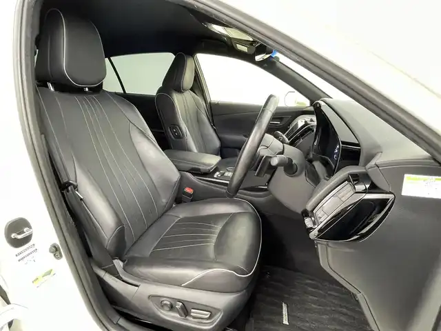 トヨタ クラウン ハイブリッド RS 熊本県 2019(平31)年 8.3万km ホワイトパールクリスタルシャイン 純正ナビ（ＣＤ・ＤＶＤ・フルセグ・ＢＴ・ＡＵＸ・ＵＳＢ）/バックカメラ　/ドライブレコーダー　/ＥＴＣ　/前後クリアランスソナー　/前席シートヒーター　/前席エアーシート　/前席パワーシート/トヨタセーフティーセンス/・プリクラッシュセーフティ/・レーダークルーズコントロール/・標識認識システム/・オートマチックハイビーム/横滑り防止/アイドリングストップ/純正フロアマット/純正１８インチAW/オートライト/LEDヘッドライト/フォグライト/スマートキー/プッシュスタート/保証書/取扱説明書