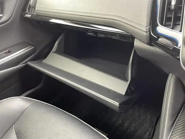 トヨタ クラウン ハイブリッド RS 熊本県 2019(平31)年 8.3万km ホワイトパールクリスタルシャイン 純正ナビ（ＣＤ・ＤＶＤ・フルセグ・ＢＴ・ＡＵＸ・ＵＳＢ）/バックカメラ　/ドライブレコーダー　/ＥＴＣ　/前後クリアランスソナー　/前席シートヒーター　/前席エアーシート　/前席パワーシート/トヨタセーフティーセンス/・プリクラッシュセーフティ/・レーダークルーズコントロール/・標識認識システム/・オートマチックハイビーム/横滑り防止/アイドリングストップ/純正フロアマット/純正１８インチAW/オートライト/LEDヘッドライト/フォグライト/スマートキー/プッシュスタート/保証書/取扱説明書