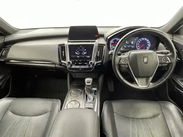 トヨタ クラウン ハイブリッド RS 熊本県 2019(平31)年 8.3万km ホワイトパールクリスタルシャイン 純正ナビ（ＣＤ・ＤＶＤ・フルセグ・ＢＴ・ＡＵＸ・ＵＳＢ）/バックカメラ　/ドライブレコーダー　/ＥＴＣ　/前後クリアランスソナー　/前席シートヒーター　/前席エアーシート　/前席パワーシート/トヨタセーフティーセンス/・プリクラッシュセーフティ/・レーダークルーズコントロール/・標識認識システム/・オートマチックハイビーム/横滑り防止/アイドリングストップ/純正フロアマット/純正１８インチAW/オートライト/LEDヘッドライト/フォグライト/スマートキー/プッシュスタート/保証書/取扱説明書