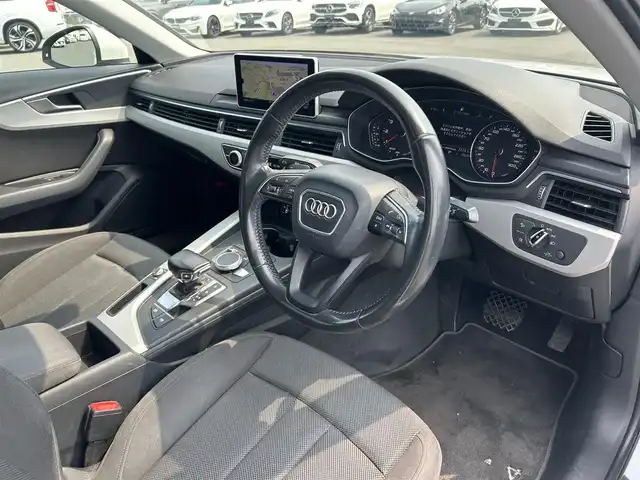 アウディ Ａ４ 2．0TFSI 福岡県 2016(平28)年 13.4万km グレイシアホワイトメタリック 純正ナビ/Audiプレセンス/Audiアクティブレーンアシスト/エフィシェンシアシスト/パーキングエイド/ヘッドアップディスプレイ/バックカメラ/アダプティブクルーズコントロール/パワーシート（D/N席）/純正フロアマット/純正18アルミホイール/LEDヘッドライト/オートライト/オートハイビーム/コーナーセンサー前後