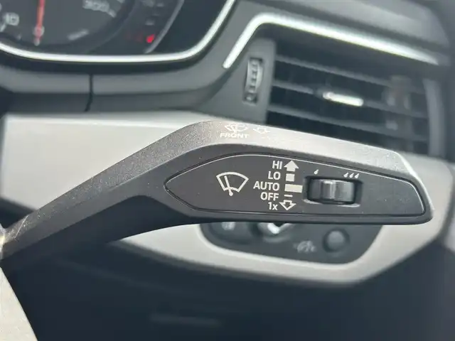 アウディ Ａ４ 2．0TFSI 福岡県 2016(平28)年 13.4万km グレイシアホワイトメタリック 純正ナビ/Audiプレセンス/Audiアクティブレーンアシスト/エフィシェンシアシスト/パーキングエイド/ヘッドアップディスプレイ/バックカメラ/アダプティブクルーズコントロール/パワーシート（D/N席）/純正フロアマット/純正18アルミホイール/LEDヘッドライト/オートライト/オートハイビーム/コーナーセンサー前後