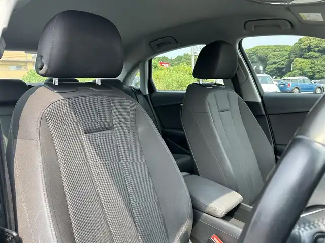 アウディ Ａ４ 2．0TFSI 福岡県 2016(平28)年 13.4万km グレイシアホワイトメタリック 純正ナビ/Audiプレセンス/Audiアクティブレーンアシスト/エフィシェンシアシスト/パーキングエイド/ヘッドアップディスプレイ/バックカメラ/アダプティブクルーズコントロール/パワーシート（D/N席）/純正フロアマット/純正18アルミホイール/LEDヘッドライト/オートライト/オートハイビーム/コーナーセンサー前後