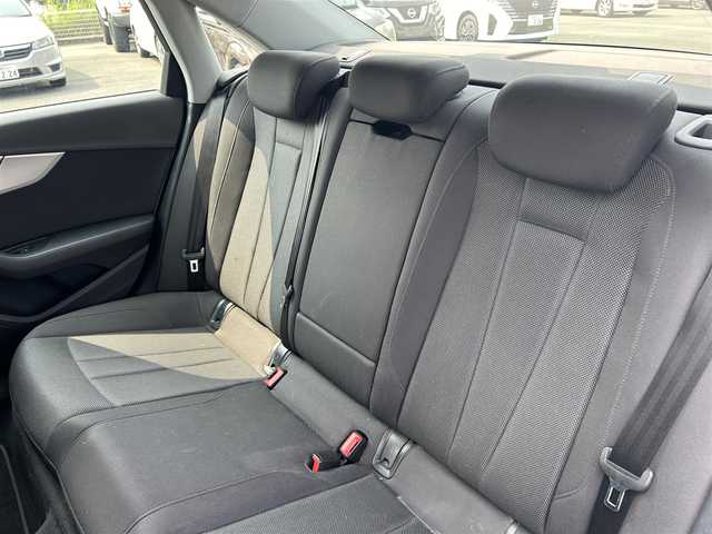 アウディ Ａ４ 2．0TFSI 福岡県 2016(平28)年 13.4万km グレイシアホワイトメタリック 純正ナビ/Audiプレセンス/Audiアクティブレーンアシスト/エフィシェンシアシスト/パーキングエイド/ヘッドアップディスプレイ/バックカメラ/アダプティブクルーズコントロール/パワーシート（D/N席）/純正フロアマット/純正18アルミホイール/LEDヘッドライト/オートライト/オートハイビーム/コーナーセンサー前後