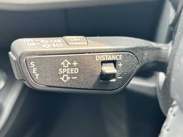アウディ Ａ４ 2．0TFSI 福岡県 2016(平28)年 13.4万km グレイシアホワイトメタリック 純正ナビ/Audiプレセンス/Audiアクティブレーンアシスト/エフィシェンシアシスト/パーキングエイド/ヘッドアップディスプレイ/バックカメラ/アダプティブクルーズコントロール/パワーシート（D/N席）/純正フロアマット/純正18アルミホイール/LEDヘッドライト/オートライト/オートハイビーム/コーナーセンサー前後