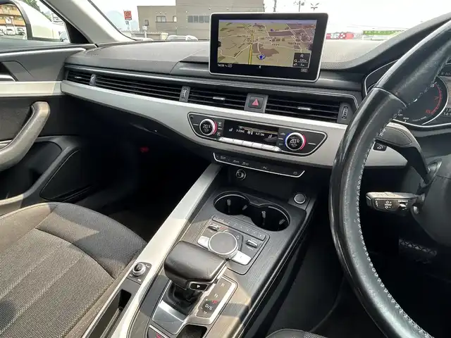 アウディ Ａ４ 2．0TFSI 福岡県 2016(平28)年 13.4万km グレイシアホワイトメタリック 純正ナビ/Audiプレセンス/Audiアクティブレーンアシスト/エフィシェンシアシスト/パーキングエイド/ヘッドアップディスプレイ/バックカメラ/アダプティブクルーズコントロール/パワーシート（D/N席）/純正フロアマット/純正18アルミホイール/LEDヘッドライト/オートライト/オートハイビーム/コーナーセンサー前後