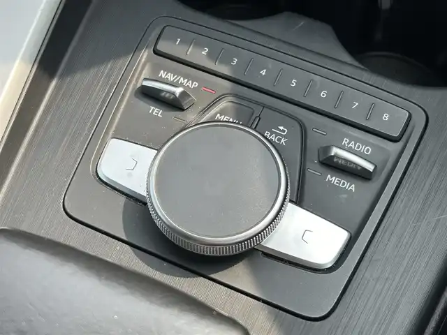 アウディ Ａ４ 2．0TFSI 福岡県 2016(平28)年 13.4万km グレイシアホワイトメタリック 純正ナビ/Audiプレセンス/Audiアクティブレーンアシスト/エフィシェンシアシスト/パーキングエイド/ヘッドアップディスプレイ/バックカメラ/アダプティブクルーズコントロール/パワーシート（D/N席）/純正フロアマット/純正18アルミホイール/LEDヘッドライト/オートライト/オートハイビーム/コーナーセンサー前後