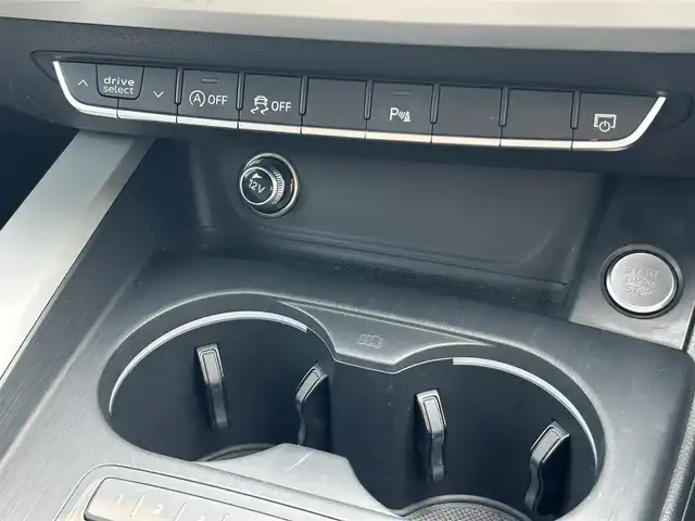 アウディ Ａ４ 2．0TFSI 福岡県 2016(平28)年 13.4万km グレイシアホワイトメタリック 純正ナビ/Audiプレセンス/Audiアクティブレーンアシスト/エフィシェンシアシスト/パーキングエイド/ヘッドアップディスプレイ/バックカメラ/アダプティブクルーズコントロール/パワーシート（D/N席）/純正フロアマット/純正18アルミホイール/LEDヘッドライト/オートライト/オートハイビーム/コーナーセンサー前後
