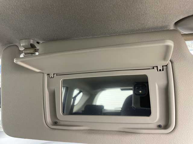 ホンダ フィット G 道央・札幌 2010(平22)年 7.9万km プレミアムホワイトパール ・4WD/・ワンオーナー/・純正オーディオ/・CD/USB/・バックカメラ/ETC/・電動格納ミラー/・盗難防止装置/・純正フロアマット/・ABS/ECON/・ドアバイザー/・リモコンキー/・保証書