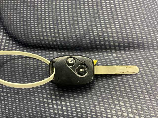 ホンダ フィット G 道央・札幌 2010(平22)年 7.9万km プレミアムホワイトパール ・4WD/・ワンオーナー/・純正オーディオ/・CD/USB/・バックカメラ/ETC/・電動格納ミラー/・盗難防止装置/・純正フロアマット/・ABS/ECON/・ドアバイザー/・リモコンキー/・保証書