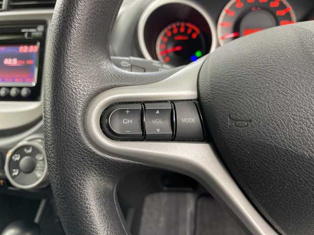 ホンダ フィット G 道央・札幌 2010(平22)年 7.9万km プレミアムホワイトパール ・4WD/・ワンオーナー/・純正オーディオ/・CD/USB/・バックカメラ/ETC/・電動格納ミラー/・盗難防止装置/・純正フロアマット/・ABS/ECON/・ドアバイザー/・リモコンキー/・保証書