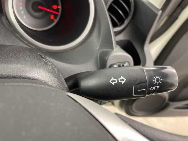 ホンダ フィット G 道央・札幌 2010(平22)年 7.9万km プレミアムホワイトパール ・4WD/・ワンオーナー/・純正オーディオ/・CD/USB/・バックカメラ/ETC/・電動格納ミラー/・盗難防止装置/・純正フロアマット/・ABS/ECON/・ドアバイザー/・リモコンキー/・保証書