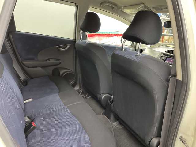 ホンダ フィット G 道央・札幌 2010(平22)年 7.9万km プレミアムホワイトパール ・4WD/・ワンオーナー/・純正オーディオ/・CD/USB/・バックカメラ/ETC/・電動格納ミラー/・盗難防止装置/・純正フロアマット/・ABS/ECON/・ドアバイザー/・リモコンキー/・保証書