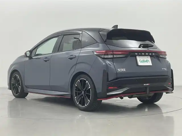 日産 オーラ ニスモ チューンド e－パワー 4WD 熊本県 2024(令6)年 1.5万km グレー 禁煙車　/ワンオーナー　/BOSEサウンド/純正ナビ　/HDMI/アラウンドビューモニター/純正前方ドライブレコーダー　/ビルトインＥＴＣ２．０　/プロパイロット/レーダークルーズコントロール　/衝突軽減ブレーキ/レーンキープアシスト/横滑り防止/前後クリアランスソナー　/プロパイロット　/置くだけ充電　/前席シートヒーター/ステアリングヒーター/ブラインドスポットモニター/電動パーキング/ブレーキホールド/オートホールド/前後クリアランスソナー/純正フロアマット/純正17インチAW/オートライト/オートマチックハイビーム/LEDヘッドライト/フォグランプ/スマートキー/プッシュスタート/スペアキー1本/保証書/取扱説明書