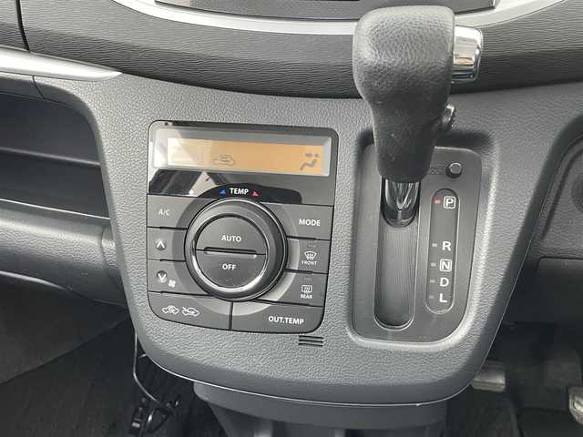 スズキ ワゴンＲ スティングレー X 大分県 2016(平28)年 8.1万km クリスタルホワイトP 社外ナビ【MDV-S708】/Bluetooth/フルセグTV/衝突軽減ブレーキ/アイドリングストップ/スマートキー/オートライト/運転席シートヒーター/純正フロアマット/純正14インチアルミホイール/ドアバイザー/横滑り防止システム/パワーウィンドウ/パワーステアリング