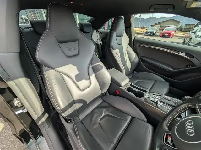 アウディ Ｓ５ 福井県 2017(平29)年 9万km ミトスブラックメタリック ４WD/純正HDDナビ/AM/FM/フルセグ/BT/CD/DVD/バックカメラ/クルーズコントロール/前後コーナーセンサー/衝突被害軽減システム/レーンキープアシスト/横滑り防止装置/盗難防止装置/ビルトインETC/本革シート/前席パワーシート/シートメモリー/前席シートヒーター/オートホールド/パドルシフト/純正19インチAW/キセノンヘッドライト/Fフォグ/スマートキー