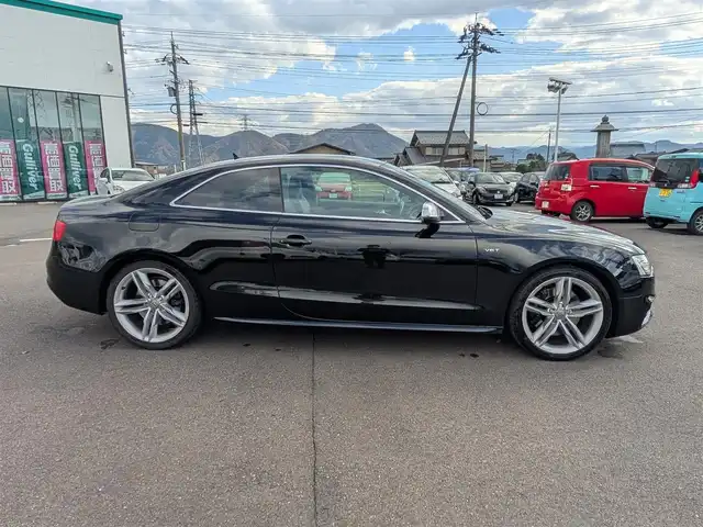 アウディ Ｓ５ 福井県 2017(平29)年 9万km ミトスブラックメタリック ４WD/純正HDDナビ/AM/FM/フルセグ/BT/CD/DVD/バックカメラ/クルーズコントロール/前後コーナーセンサー/衝突被害軽減システム/レーンキープアシスト/横滑り防止装置/盗難防止装置/ビルトインETC/本革シート/前席パワーシート/シートメモリー/前席シートヒーター/オートホールド/パドルシフト/純正19インチAW/キセノンヘッドライト/Fフォグ/スマートキー