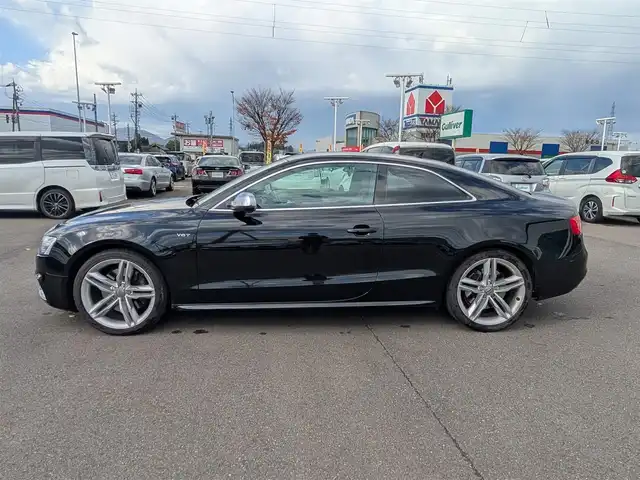 アウディ Ｓ５ 福井県 2017(平29)年 9万km ミトスブラックメタリック ４WD/純正HDDナビ/AM/FM/フルセグ/BT/CD/DVD/バックカメラ/クルーズコントロール/前後コーナーセンサー/衝突被害軽減システム/レーンキープアシスト/横滑り防止装置/盗難防止装置/ビルトインETC/本革シート/前席パワーシート/シートメモリー/前席シートヒーター/オートホールド/パドルシフト/純正19インチAW/キセノンヘッドライト/Fフォグ/スマートキー