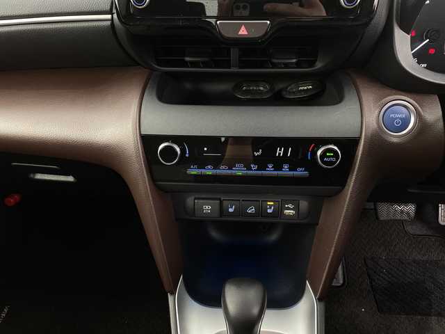 トヨタ ヤリスクロス ハイブリッド Z 新潟県 2021(令3)年 2.4万km グレイッシュブルー 4WD/トヨタセーフティセンス/純正ナビ/Bluetooth/バックカメラ/パワーバックドア/レーダークルーズコントロール/LEDオートライト/オートハイビーム/フォグランプ/ハーフレザーシート/パワーシート/シートヒーター/純正18インチアルミホイール/レーントレーシングアラート/ステアリングリモコン/電格ミラー/ウィンカーミラー/スマートキー/ビルトインETC