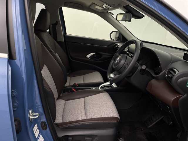 トヨタ ヤリスクロス ハイブリッド Z 新潟県 2021(令3)年 2.4万km グレイッシュブルー 4WD/トヨタセーフティセンス/純正ナビ/Bluetooth/バックカメラ/パワーバックドア/レーダークルーズコントロール/LEDオートライト/オートハイビーム/フォグランプ/ハーフレザーシート/パワーシート/シートヒーター/純正18インチアルミホイール/レーントレーシングアラート/ステアリングリモコン/電格ミラー/ウィンカーミラー/スマートキー/ビルトインETC