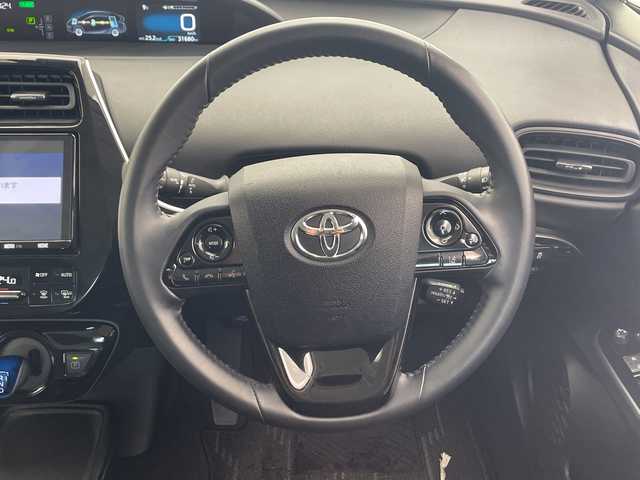 トヨタ プリウス SセーフティプラスⅡ 千葉県 2021(令3)年 3.2万km アティチュードブラックマイカ 純正SDナビ【AM/FM/BT/CD/DVD】/エアロ【フロント/サイド/リア】/トヨタセーフティセンス/レーダークルーズコントロール追従機能有/衝突被害軽減システム/横滑り防止装置/レーンキープアシスト/バックカメラ/ETC/オートマチックハイビーム/オートライト/純正フロアマット