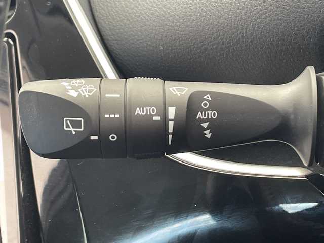 トヨタ プリウス SセーフティプラスⅡ 千葉県 2021(令3)年 3.2万km アティチュードブラックマイカ 純正SDナビ【AM/FM/BT/CD/DVD】/エアロ【フロント/サイド/リア】/トヨタセーフティセンス/レーダークルーズコントロール追従機能有/衝突被害軽減システム/横滑り防止装置/レーンキープアシスト/バックカメラ/ETC/オートマチックハイビーム/オートライト/純正フロアマット