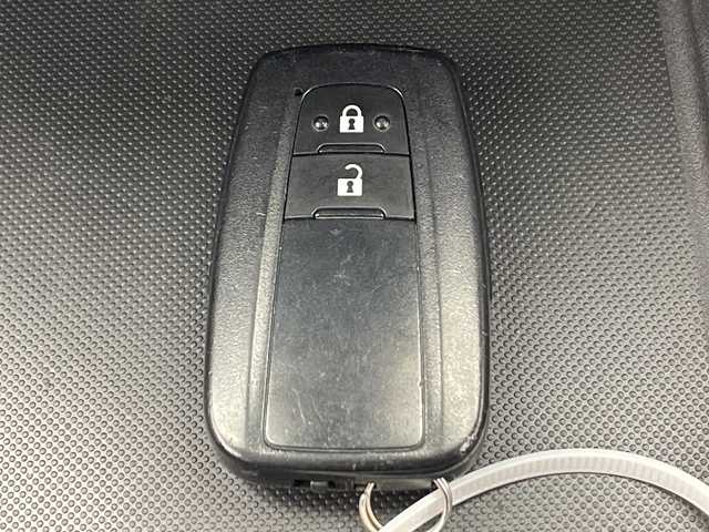 トヨタ プリウス SセーフティプラスⅡ 千葉県 2021(令3)年 3.2万km アティチュードブラックマイカ 純正SDナビ【AM/FM/BT/CD/DVD】/エアロ【フロント/サイド/リア】/トヨタセーフティセンス/レーダークルーズコントロール追従機能有/衝突被害軽減システム/横滑り防止装置/レーンキープアシスト/バックカメラ/ETC/オートマチックハイビーム/オートライト/純正フロアマット