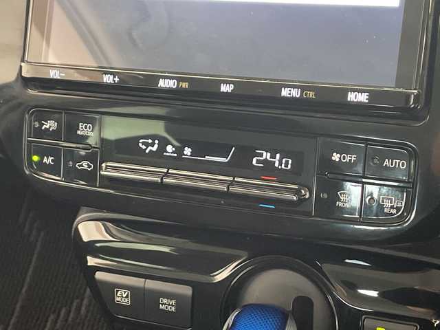 トヨタ プリウス SセーフティプラスⅡ 千葉県 2021(令3)年 3.2万km アティチュードブラックマイカ 純正SDナビ【AM/FM/BT/CD/DVD】/エアロ【フロント/サイド/リア】/トヨタセーフティセンス/レーダークルーズコントロール追従機能有/衝突被害軽減システム/横滑り防止装置/レーンキープアシスト/バックカメラ/ETC/オートマチックハイビーム/オートライト/純正フロアマット