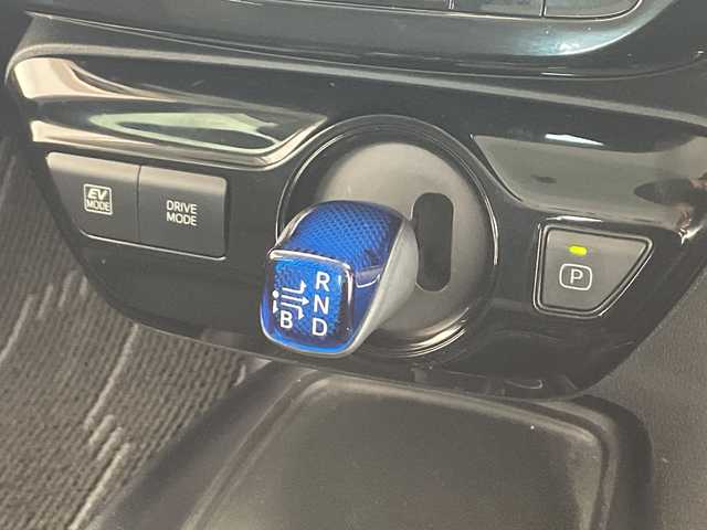 トヨタ プリウス SセーフティプラスⅡ 千葉県 2021(令3)年 3.2万km アティチュードブラックマイカ 純正SDナビ【AM/FM/BT/CD/DVD】/エアロ【フロント/サイド/リア】/トヨタセーフティセンス/レーダークルーズコントロール追従機能有/衝突被害軽減システム/横滑り防止装置/レーンキープアシスト/バックカメラ/ETC/オートマチックハイビーム/オートライト/純正フロアマット