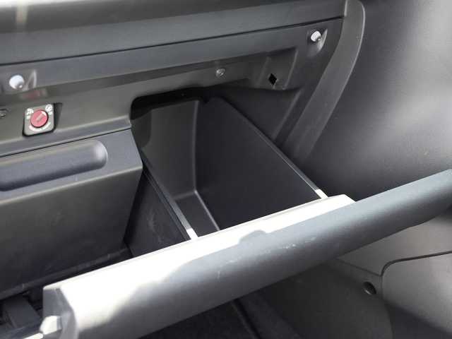 シトロエン Ｃ３ シャイン 静岡県 2020(令2)年 3.3万km アーモンドグリーン AndroidAuto/AppleCarPlay/ミラーリング/メモリナビ/12セグTV/フロントドラレコ/LEDインテリージェントライト/バックカメラ/リアパーキングセンサー/BSA/トランクコントロール/アクティブセーフティブレーキ/疲労検知システム/LKA/クルーズコントロール