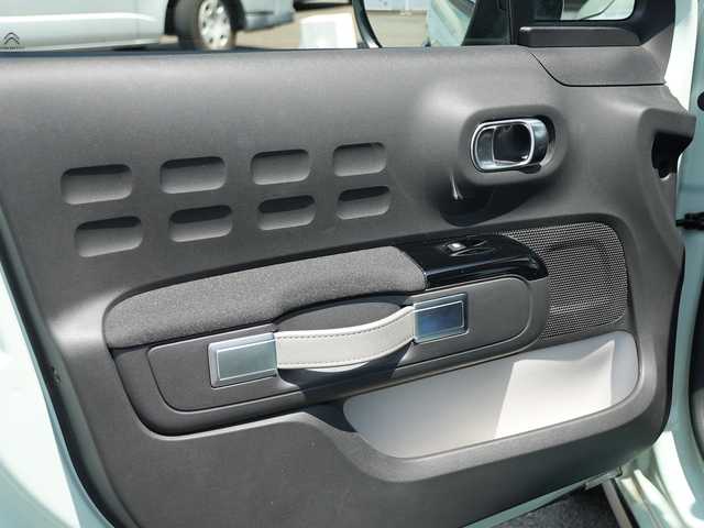 シトロエン Ｃ３ シャイン 静岡県 2020(令2)年 3.3万km アーモンドグリーン AndroidAuto/AppleCarPlay/ミラーリング/メモリナビ/12セグTV/フロントドラレコ/LEDインテリージェントライト/バックカメラ/リアパーキングセンサー/BSA/トランクコントロール/アクティブセーフティブレーキ/疲労検知システム/LKA/クルーズコントロール