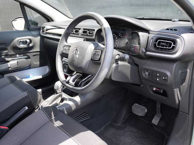 シトロエン Ｃ３ シャイン 静岡県 2020(令2)年 3.3万km アーモンドグリーン AndroidAuto/AppleCarPlay/ミラーリング/メモリナビ/12セグTV/フロントドラレコ/LEDインテリージェントライト/バックカメラ/リアパーキングセンサー/BSA/トランクコントロール/アクティブセーフティブレーキ/疲労検知システム/LKA/クルーズコントロール