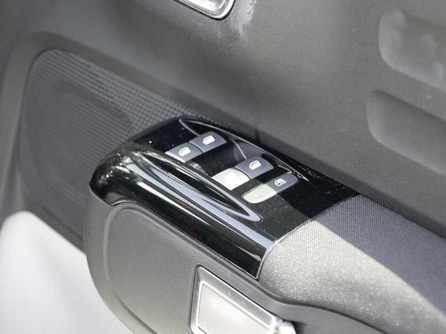 シトロエン Ｃ３ シャイン 静岡県 2020(令2)年 3.3万km アーモンドグリーン AndroidAuto/AppleCarPlay/ミラーリング/メモリナビ/12セグTV/フロントドラレコ/LEDインテリージェントライト/バックカメラ/リアパーキングセンサー/BSA/トランクコントロール/アクティブセーフティブレーキ/疲労検知システム/LKA/クルーズコントロール
